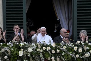 Le pape a confié à un journaliste qu'une visite à Kiev était "à l'étude", avant de fustiger dans un discours l'invasion russe, évoquant "quelque puissant, tristement enfermé dans ses prétentions anachroniques d'intérêts nationalistes".